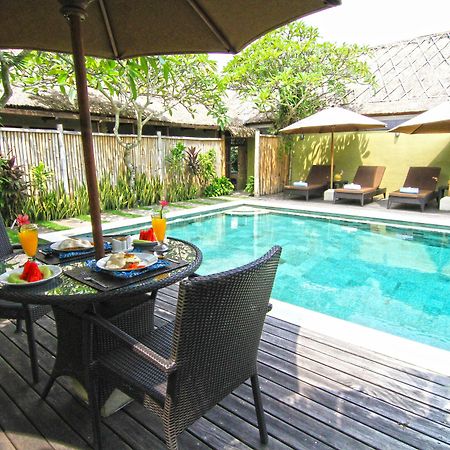 กูบู เกดูงู วิลลา Hotel ทานาล็อต ภายนอก รูปภาพ