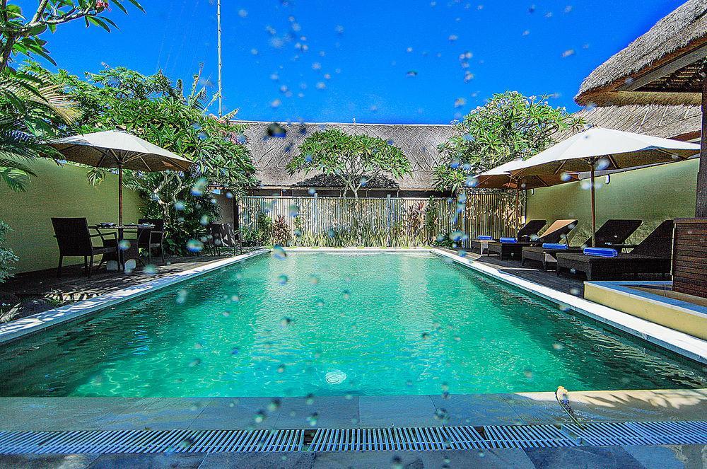 กูบู เกดูงู วิลลา Hotel ทานาล็อต ภายนอก รูปภาพ