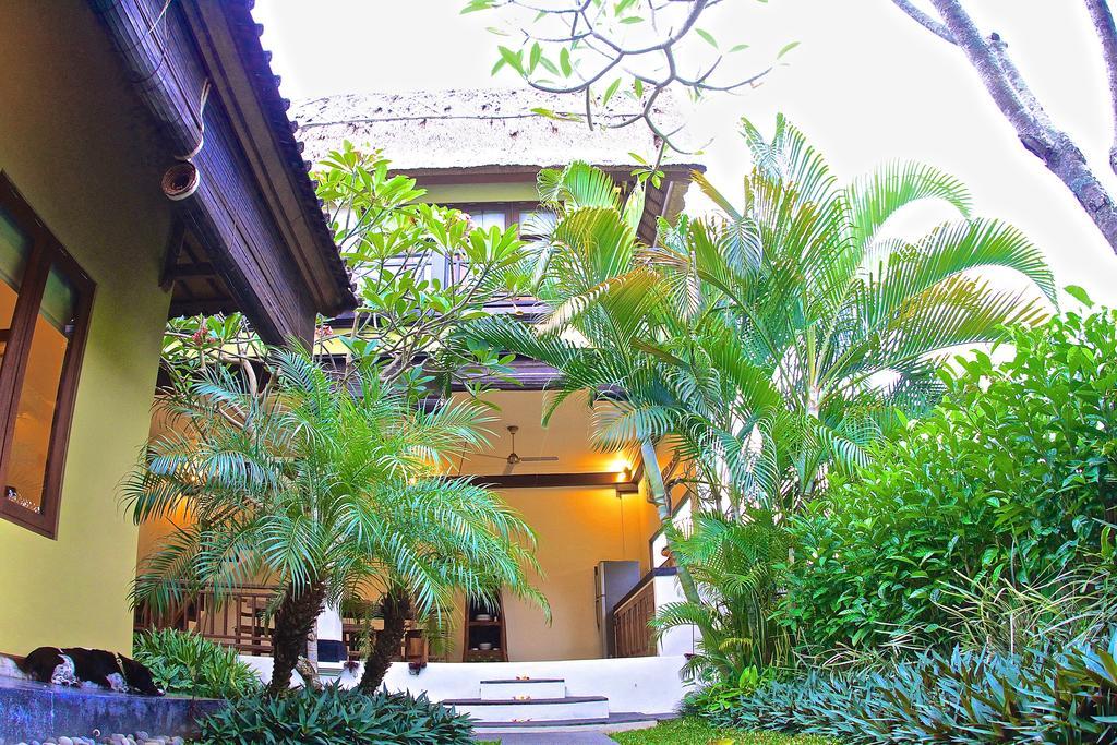 กูบู เกดูงู วิลลา Hotel ทานาล็อต ภายนอก รูปภาพ